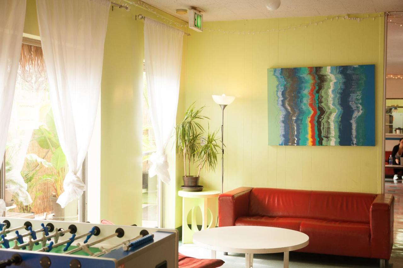Banana Bungalow West Hollywood Hotel & Hostel Los Angeles Exterior photo
